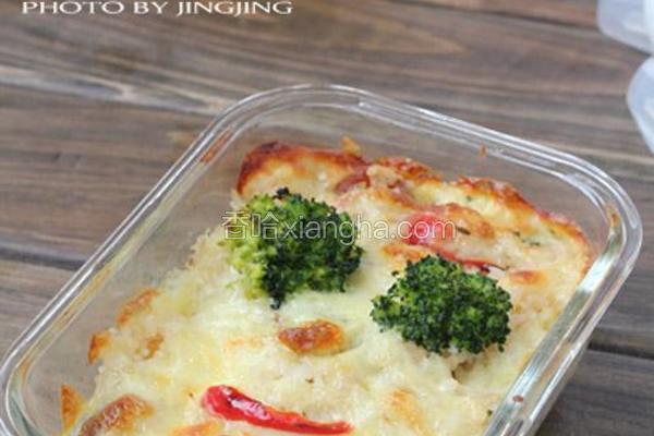 鲜蔬腊肉焗饭