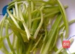 凉拌芹菜金针菇的做法图解2
