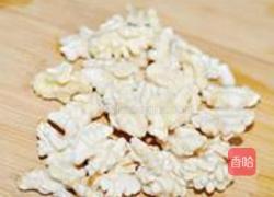 香椿苗拌桃仁的做法图解3