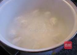 荠菜鱼包蛋汤的做法图解1