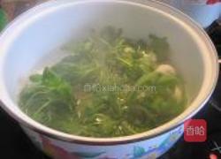 荠菜鱼包蛋汤的做法图解2