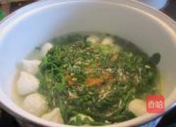 荠菜鱼包蛋汤的做法图解5