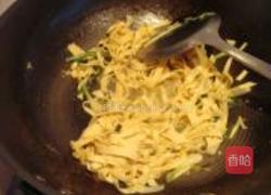 青椒豆皮炒肉的做法图解7