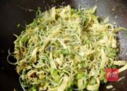 绿豆芽炒干豆腐丝的做法图解6