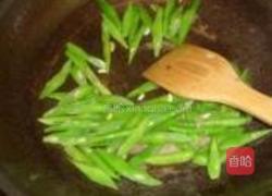 四季豆脆皮肠的做法图解2