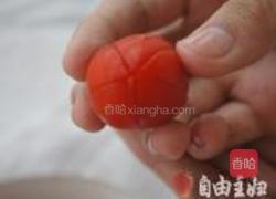 糖拌圣女果花儿的做法图解2