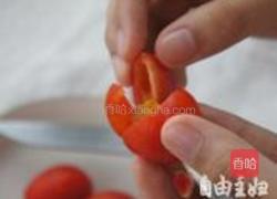 糖拌圣女果花儿的做法图解3