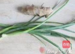 梭子蟹炒年糕的做法图解1