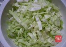 肉丝包菜炒粉的做法图解1