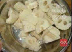 腐乳莲藕炖排骨的做法图解1