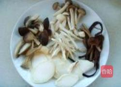 菌菇煲的做法图解1