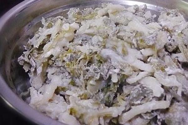 蒸土豆丝芹菜叶