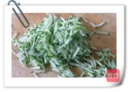 榨菜鸡蛋炸酱面的做法图解4