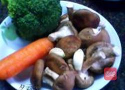 香菇西兰花的做法图解1