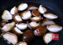 香菇西兰花的做法图解3