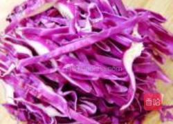 蚝油甘蓝生菜丝的做法图解1