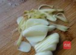 蒲公英炒肉片的做法图解4