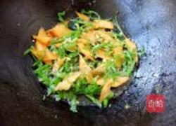 菜花炒饼的做法图解4