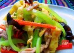 五彩莴笋丝的做法图解11