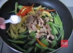 五彩莴笋丝的做法图解8