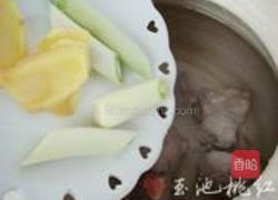 番茄莲藕排骨汤的做法图解3