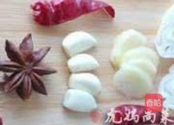 茶树菇烧腊肉的做法图解3