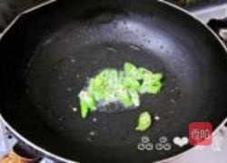 香嫩鸡胗炒面的做法图解3