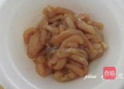 番茄金针菇烩肉丝的做法图解1