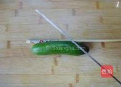 酸辣蓑衣黄瓜的做法图解1