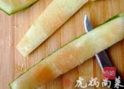 西瓜皮炒鸡蛋的做法图解2