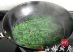 枸杞叶炒鸡蛋的做法图解1