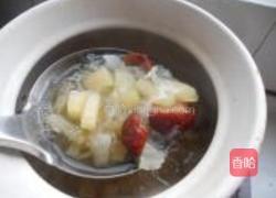 冰糖雪梨银耳羹的做法图解2