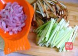 西芹豆干炒肉丝的做法图解2