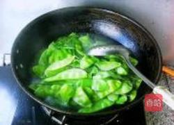 肉肠炒猪耳豆角的做法图解4
