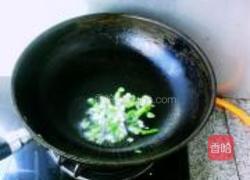肉肠炒猪耳豆角的做法图解5