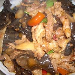 泡椒木耳炒肉丝的做法[图]
