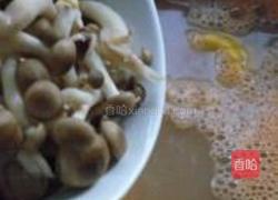 虾汤玉米蘑菇面的做法图解3