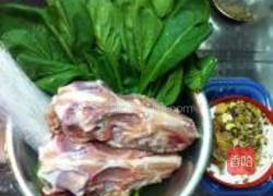 小白菜肉丸地瓜煲的做法图解1