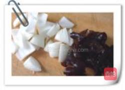 洋葱木耳焖牛肉的做法图解2