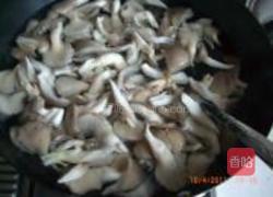 菠菜拌平菇的做法图解3