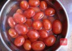 冰镇圣女果的做法图解1