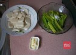 苦瓜炒年糕的做法图解2