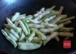 芸豆土豆红烧肉的做法图解2