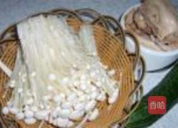 凉拌鸡丝金针菇的做法图解1