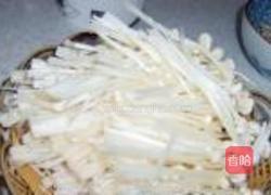 凉拌鸡丝金针菇的做法图解2