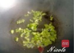 纯绿色素炒韭菜的做法图解1