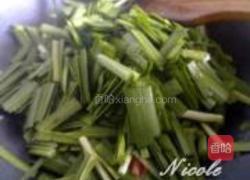 纯绿色素炒韭菜的做法图解2