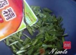 纯绿色素炒韭菜的做法图解4