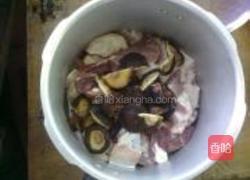 香菇焖五花肉的做法图解4