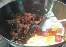 木耳炒土鸡蛋的做法图解5
